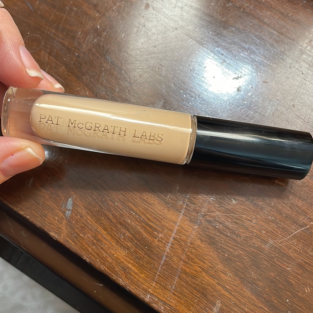 Pat Mcgrath Labs concealer in Light6.